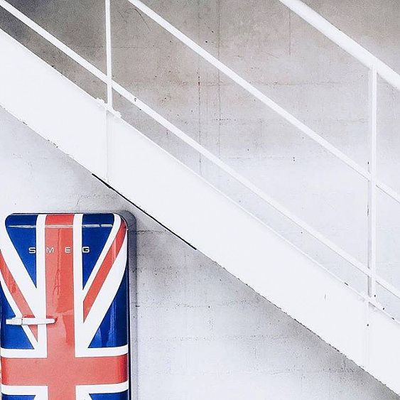 Холодильник SMEG fab28ruj1 купить с доставкой по Москве и Московской области в интернет-магазине АваТехно