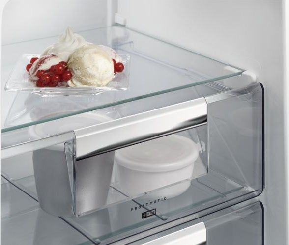 Встраиваемый холодильник AEG SCR 81816 NC купить с доставкой по Москве и Московской области в интернет-магазине АваТехно