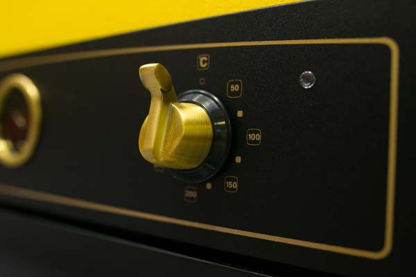 Электрический духовой шкаф MAUNFELD meofe.676rbg.tm (цвет черная эмаль(антрацит)+матовое золото) купить с доставкой по Москве и Московской области в интернет-магазине АваТехно