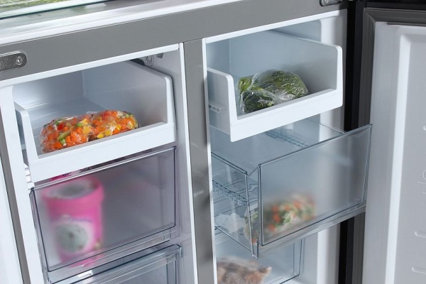 Холодильник HYUNDAI CM5005F черное стекло купить с доставкой по Москве и Московской области в интернет-магазине АваТехно