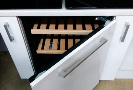 Винный шкаф IP INDUSTRIE cir 140 cfu серии built-in купить с доставкой по Москве и Московской области в интернет-магазине АваТехно