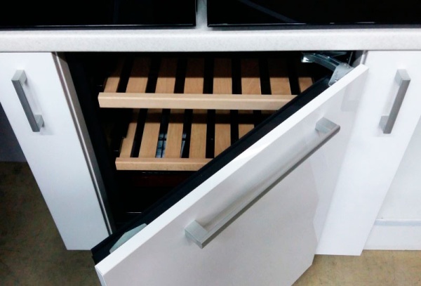 Винный шкаф IP INDUSTRIE cir 140 cfu серии built-in купить с доставкой по Москве и Московской области в интернет-магазине АваТехно