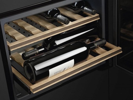 Винный шкаф SMEG CVI318XS купить с доставкой по Москве и Московской области в интернет-магазине АваТехно