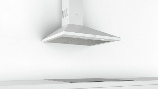 Каминная вытяжка BOSCH DWP 96BC20 купить с доставкой по Москве и Московской области в интернет-магазине АваТехно